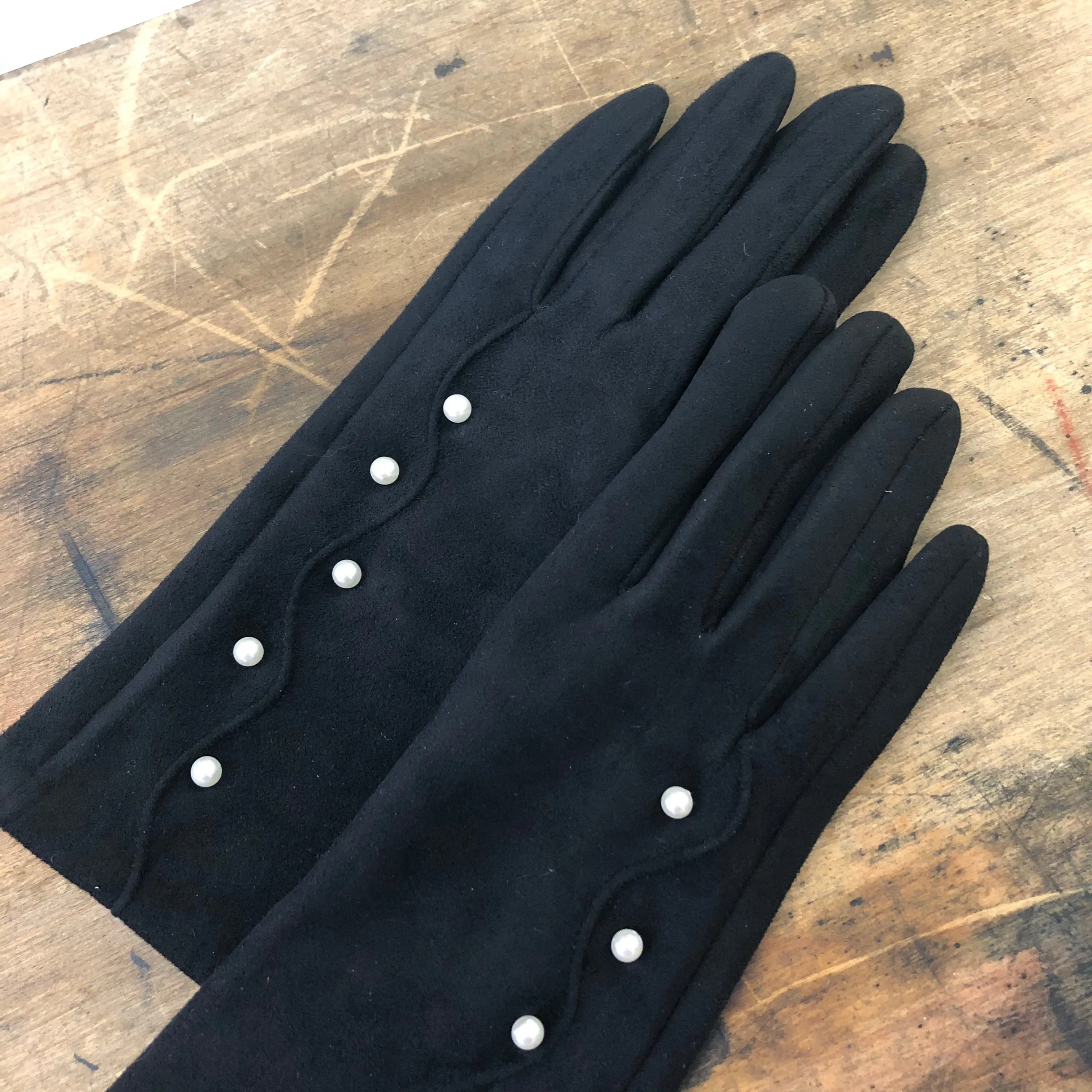 Gloves: A Night at the Opera