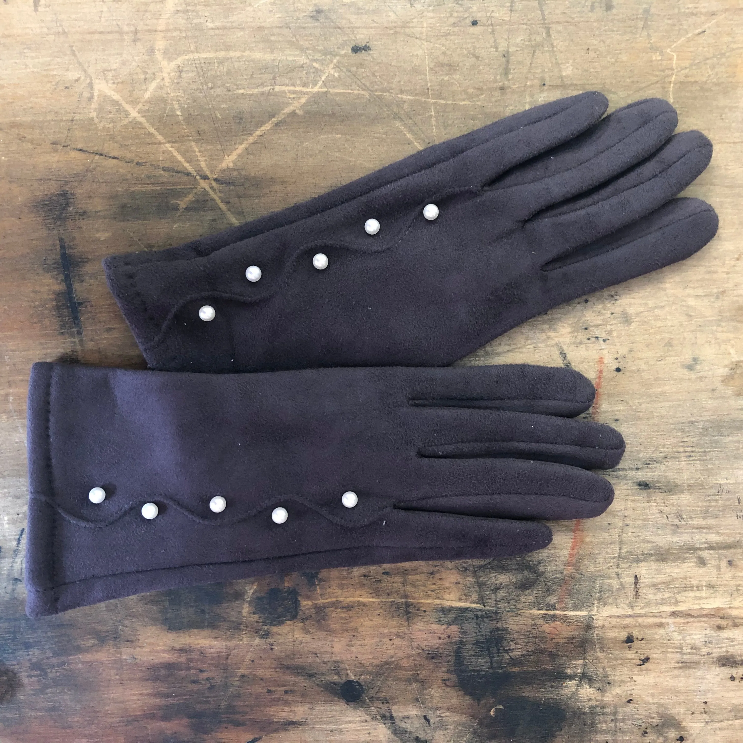 Gloves: A Night at the Opera