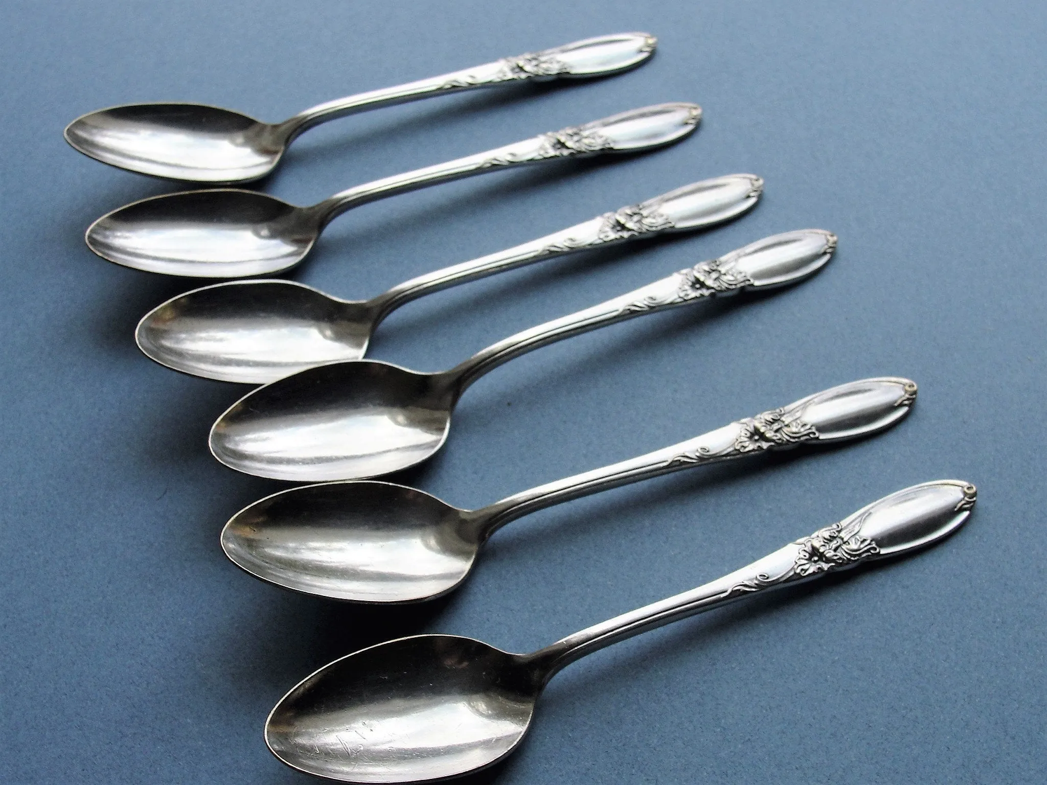 VINTAGE Lovely Teaspoons,WHITE ORCHID,Silver Spoons,Silver Plate Spoons,Demitasse Spoons Set,Flatware,Community Silver Plate,Set of 6